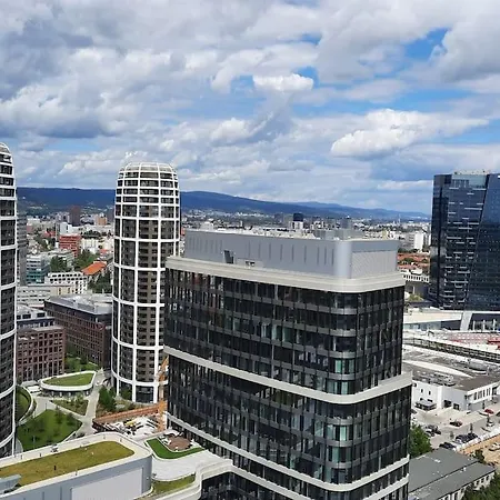 Unrivaled Look Over The City, 27th. Floor, Access 24/7 Appartement Bratislava