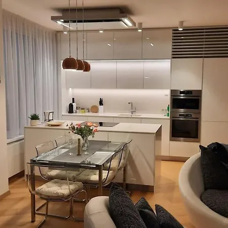 Apartmán Unrivaled Look Over The City, 27th. Floor, Access 24/7 Bratislava